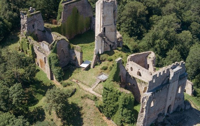 Château de Chalûcet - (image issue du site haute-vienne.fr) Château de Chalûcet - (image issue du site haute-vienne.fr)